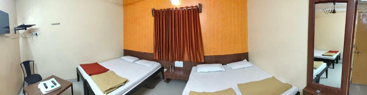Hotel Madhava 쉬르디 외부 사진